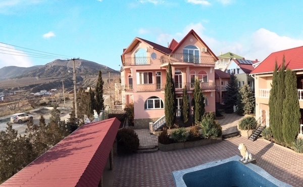 Продам отель в Судаке по адресу Юго-Западный мкр, 3, площадь 1140 квм Недвижимость Республика Крым (Россия) помещения