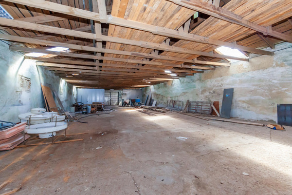 Фото: Здание 980 кв.м., 56 соток. test