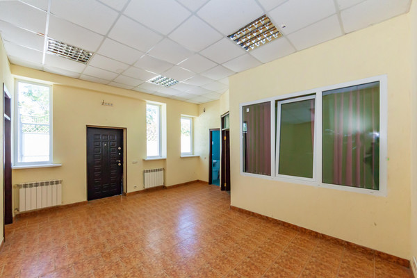 Фото: Здание 980 кв.м., 56 соток. test