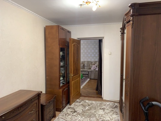 Продам квартиру в Симферополе по адресу Беспалова ул, 154, площадь 985 квм Недвижимость Республика Крым (Россия)  м);- гостиной (29,5 кв