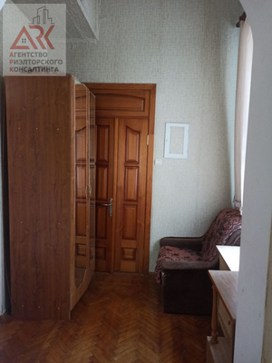 Продам квартиру в Феодосии по адресу Красноармейская ул, 10, площадь 107 квм Недвижимость Республика Крым (Россия)  Комнаты изолированные, два санузла, два застекленных балкона