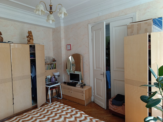 Продам квартиру в Москве по адресу Садовническая ул, 51, площадь 533 квм Недвижимость Москва (Россия) , Высокие окна выходят на обе стороны дома