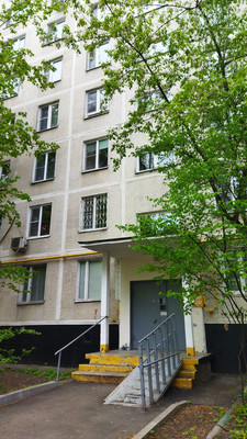Продам квартиру в Москве по адресу Байкальская ул, 42к2, площадь 58 квм Недвижимость Москва (Россия)  На окнах есть решётки