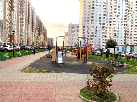Продам квартиру в Домодедово по адресу Строителей б-р, 3, площадь 626 квм Недвижимость Московская  область (Россия)  Во дворе имеются детские и спортивные площадки, большое количество мест для парковки