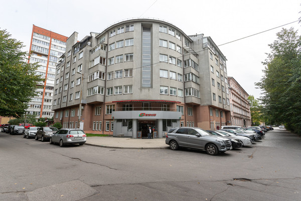 Продам офисные помещения в Калининграде по адресу Малый пер, 17, площадь 299 квм Недвижимость Калининградская  область (Россия)  На остальных этажах бизнес-центра также расположено большое количество организаций