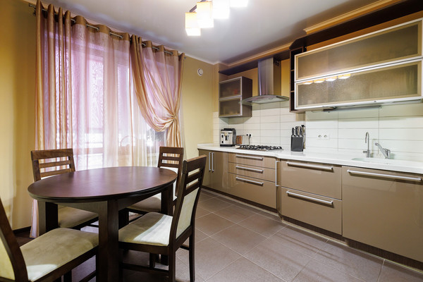 Продам квартиру в Калининграде по адресу Галактическая ул, 2, площадь 74 квм Недвижимость Калининградская  область (Россия) Квартира состоит из:	двух изолированных комнат -21м2+18м2 	с/у - 5,3м2	кухни- 13м2	прихожей - 12м2 	лоджия - 1