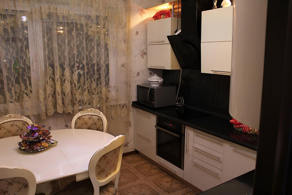 Продам квартиру в Внуковское по адресу Летчика Грицевца ул, 11, площадь 84 квм Недвижимость Москва (Россия)  Всего в квартире имеются три изолированные комнаты, что обеспечивает членам семьи необходимую приватность
