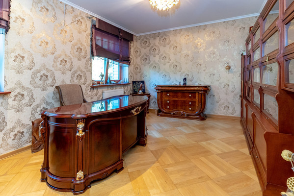 Продам дом в Сестрорецке по адресу Заречная дор, 7Б, площадь 3244 квм Недвижимость Санкт-Петербург и окрестности (Россия) м