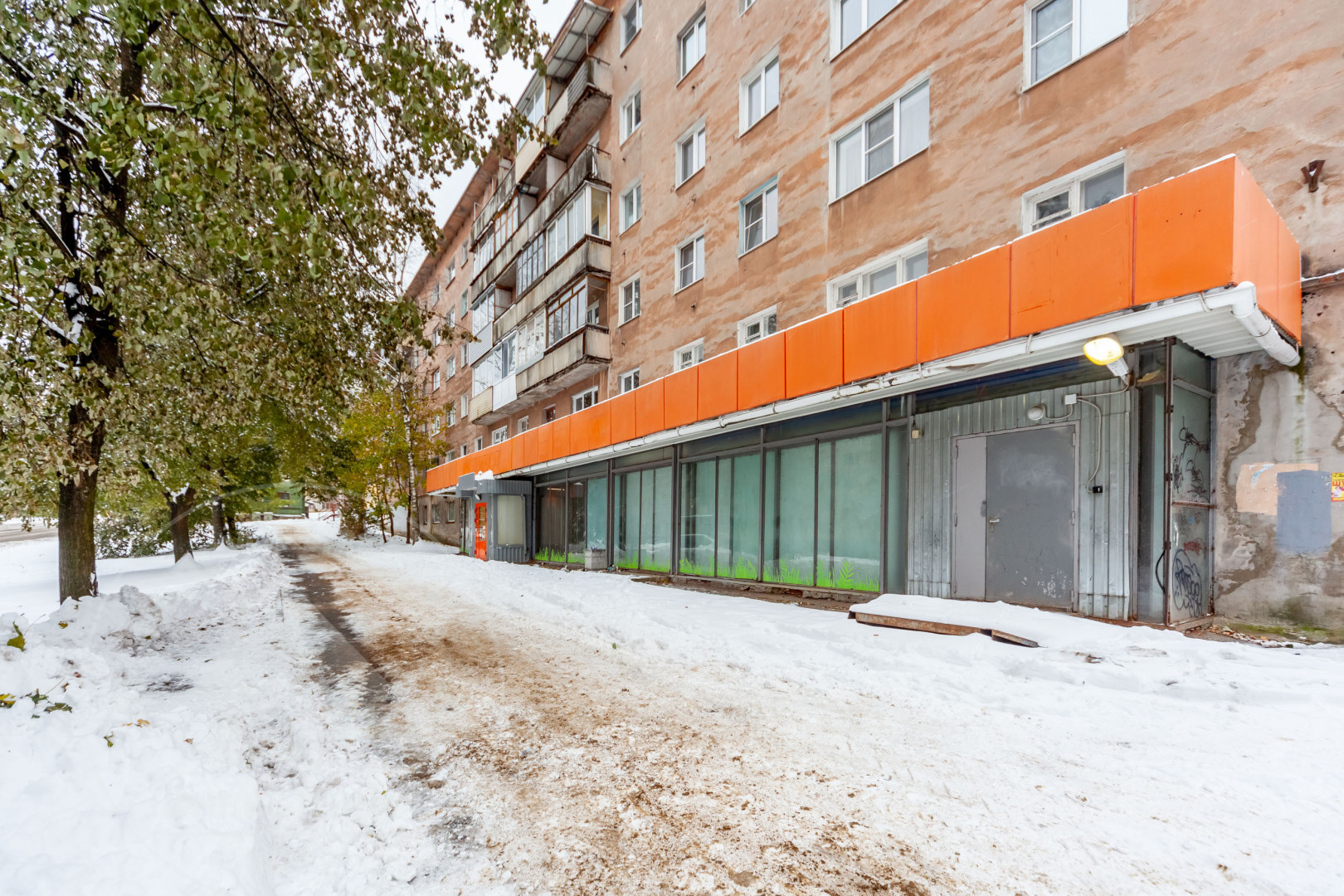 Сдам в аренду магазин 567.7 м.кв.