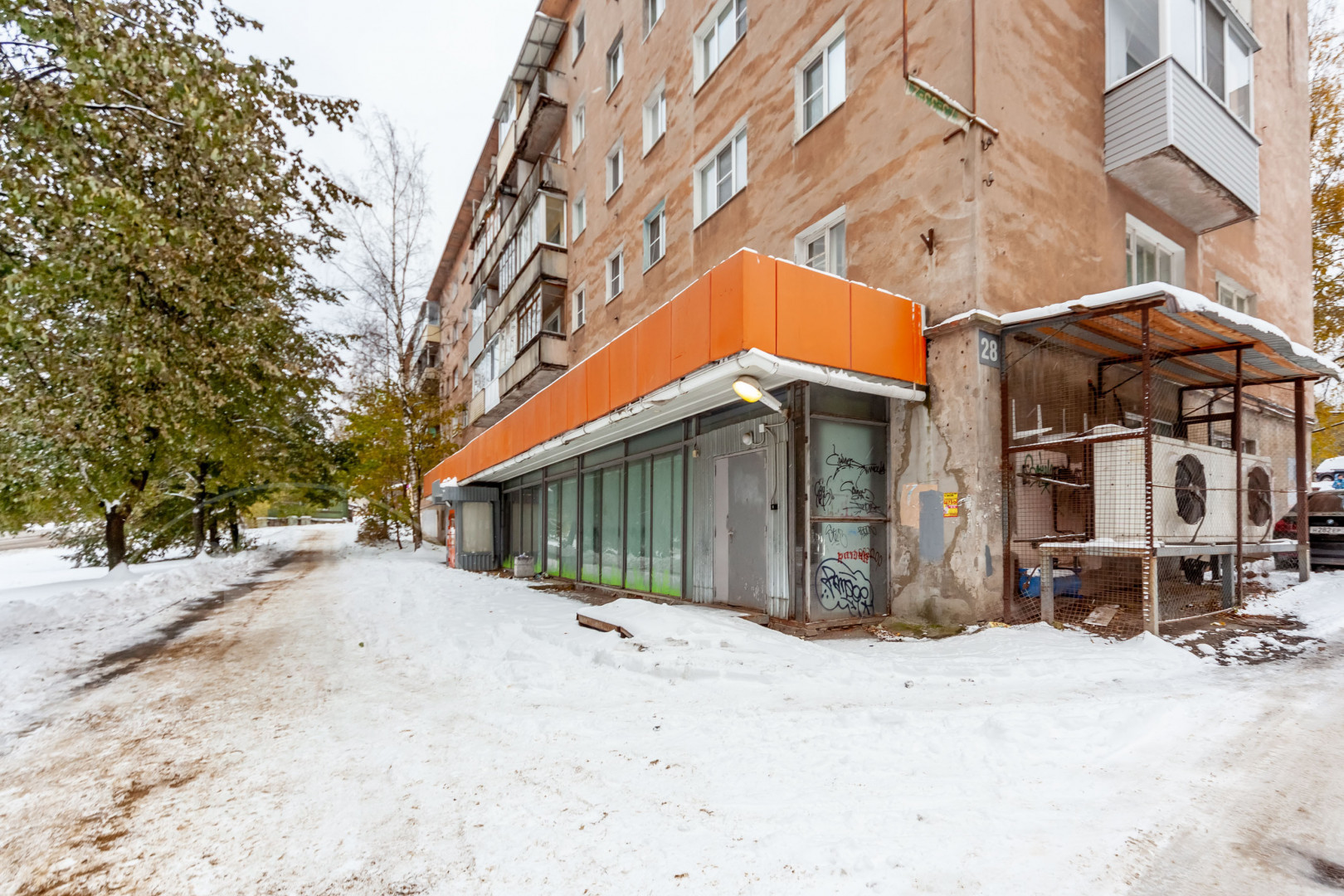 Сдам в аренду магазин 567.7 м.кв.
