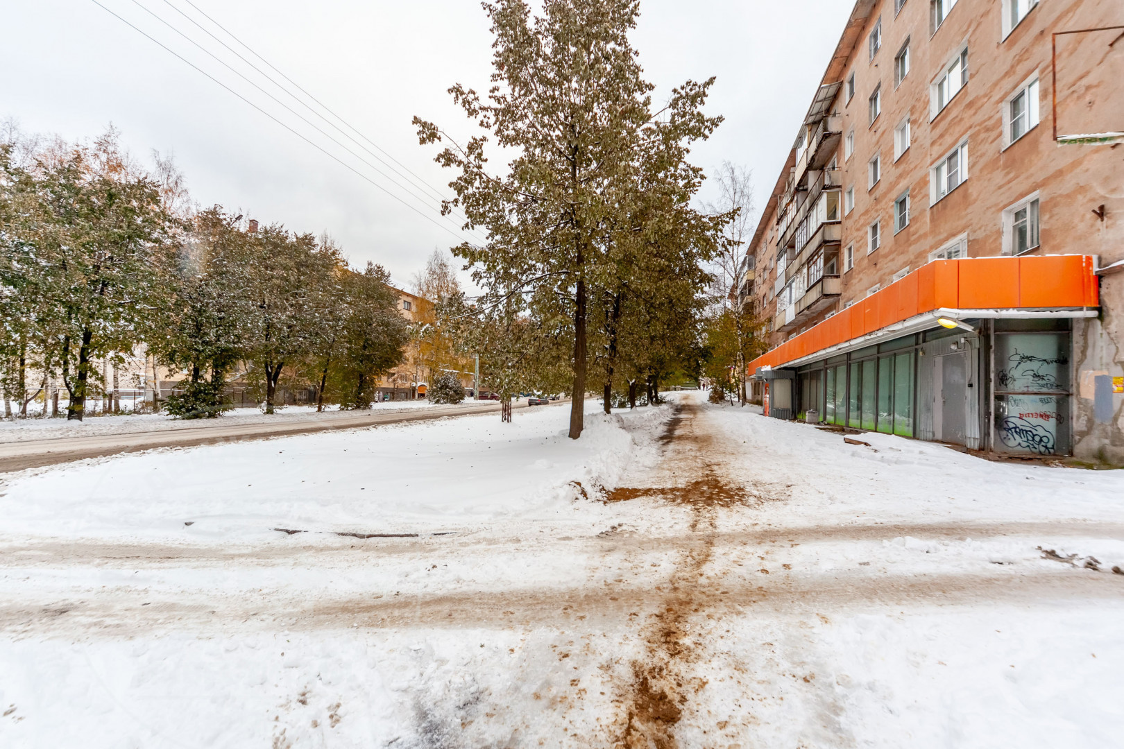 Сдам в аренду магазин 567.7 м.кв.