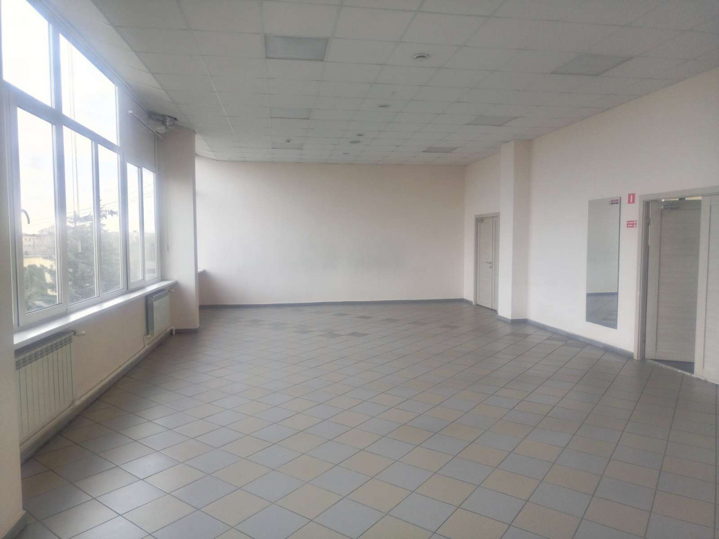 Сдам в аренду магазин 1500 м.кв.