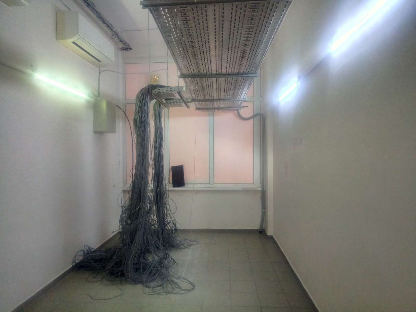 Сдам в аренду магазин 1500 м.кв.