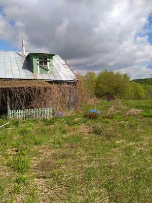 Продам земельный участок в Сенево по адресу Сенево с Недвижимость Тульская  область (Россия)  На территории деревни имеется колодец с питьевой водой, пруд