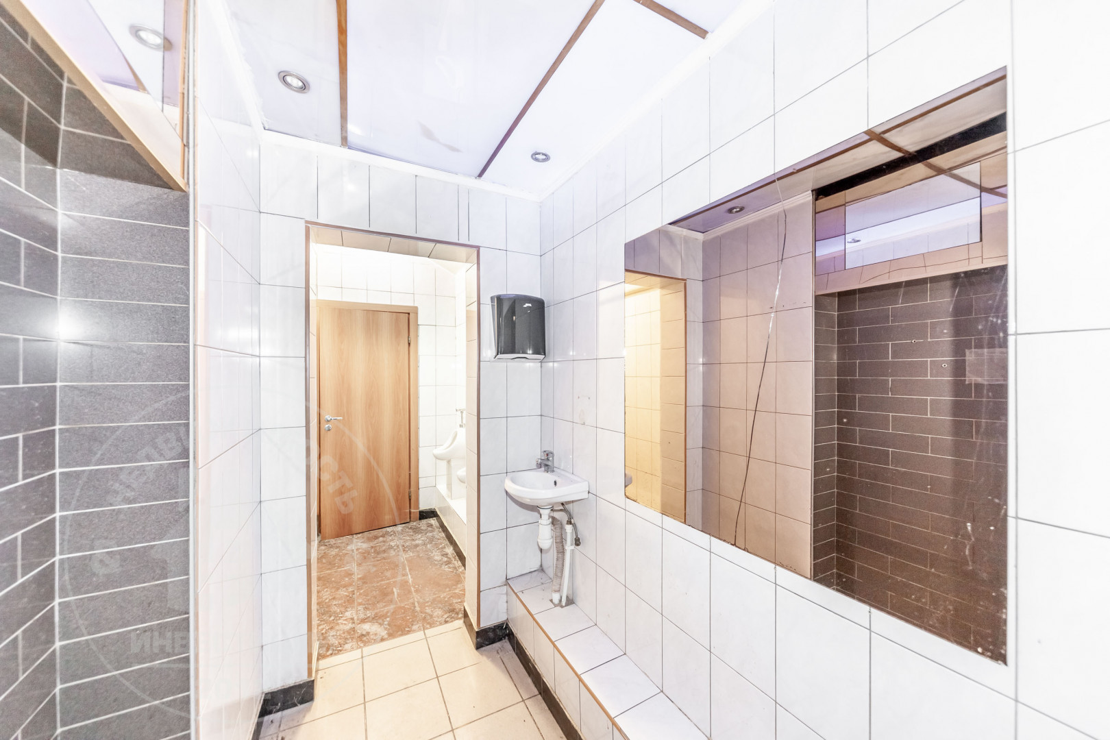 Продам недвижимость под общепит 2150 м.кв.