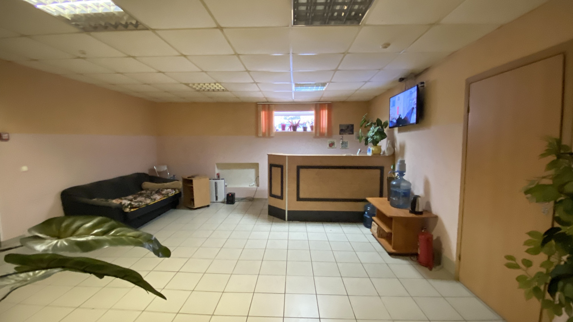 Продам недвижимость в сфере услуг 273 м.кв.