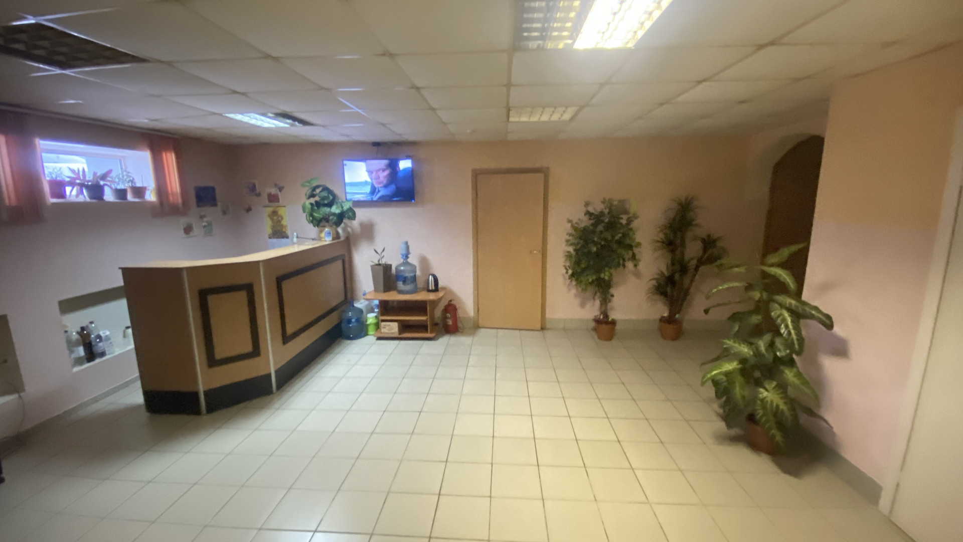 Продам недвижимость в сфере услуг 273 м.кв.