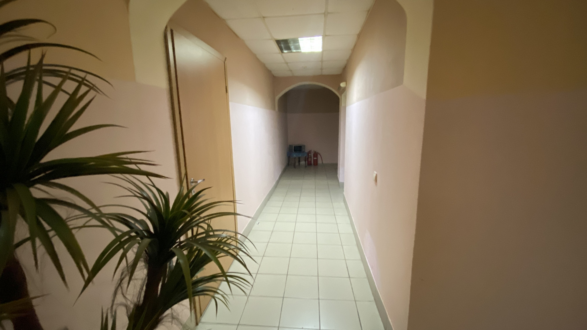 Продам недвижимость в сфере услуг 273 м.кв.