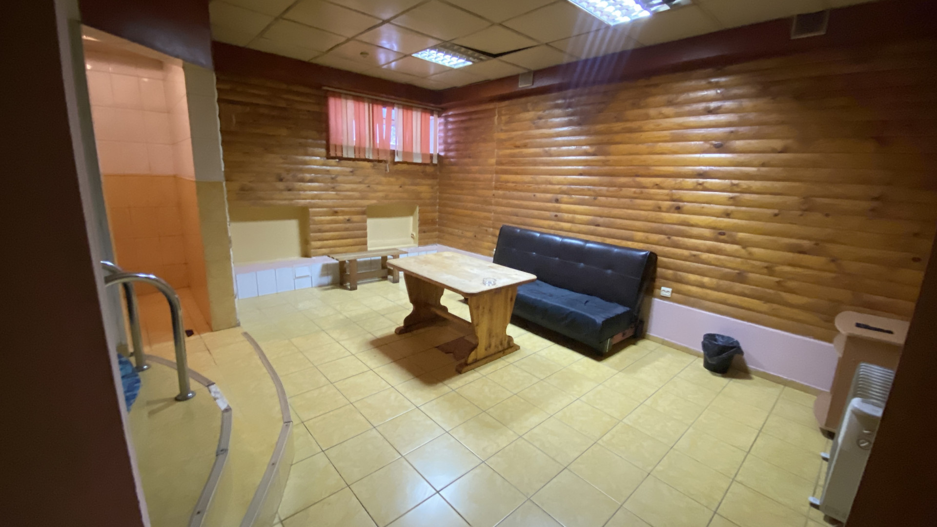 Продам недвижимость в сфере услуг 273 м.кв.