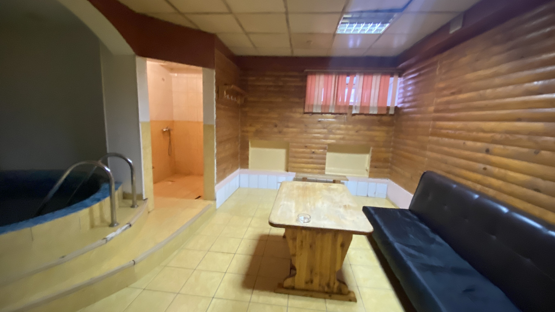Продам недвижимость в сфере услуг 273 м.кв.
