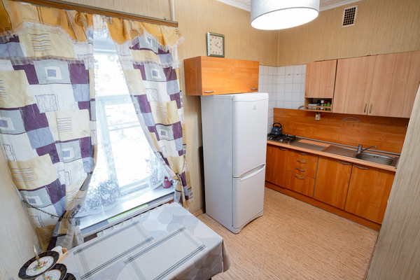 Продам квартиру в Санкт-Петербурге по адресу Реки Фонтанки наб, 94Б, площадь 589 квм Недвижимость Санкт-Петербург и окрестности (Россия)  Две изолированные комнаты  (13,2+20,4), уютная кухня (8,3), раздельный санузел, просторная прихожая (10,1), есть две встроенные кладовые, что очень удобно