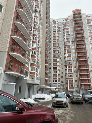 Продам квартиру в Дрожжино по адресу Южная ул, 19к1, площадь 421 квм Недвижимость Московская  область (Россия)     Кроме того, продается соседняя двухкомнатная квартира (объявление также подано, можно найти)