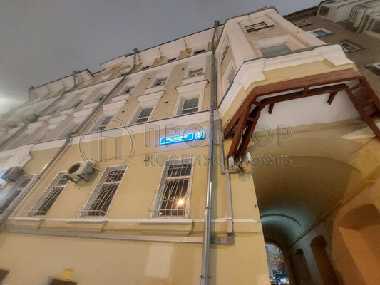 Продам квартиру в Москве по адресу Озерковский пер, 9, площадь 597 квм Недвижимость Москва (Россия) Высокий 1й этаж