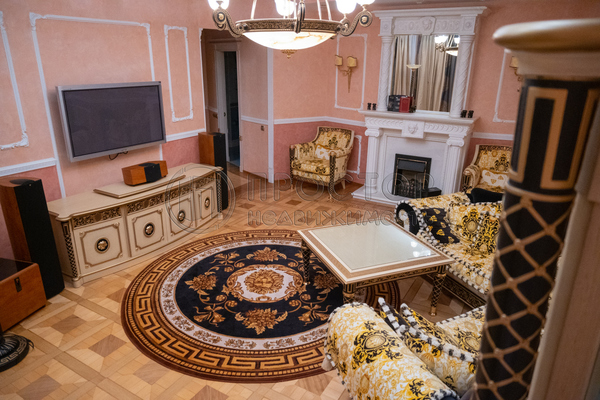 Продам квартиру в Москве по адресу Оболенский пер, 9к8, площадь 1238 квм Недвижимость Москва (Россия)  и состоит из 2 изолированных комнат, просторной гостиной, кухни, коридора, 2 совмещенных санузлов и гардеробной