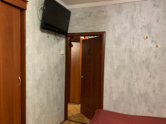 Продам квартиру в Москве по адресу Кременчугская ул, 9, площадь 33 квм Недвижимость Москва (Россия)  м из двух комнат (одна изолированная и кухня-гостиная) с отельными кадастровыми номерами (можно прописаться)