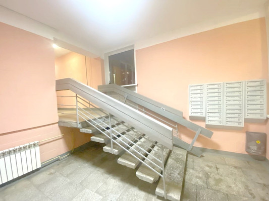 Продам квартиру в Королеве по адресу Космонавтов пр-кт, 33кА, площадь 408 квм Недвижимость Московская  область (Россия)  В доме в 2018 году были заменены лифты на новые, везде установлены пвх-окна