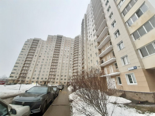 Продам квартиру в Кокошкино по адресу Ленина ул, 12, площадь 43 квм Недвижимость Москва (Россия) Квартира расположена на шикарном 11 этаже, из окон открывается панорамный вид на город