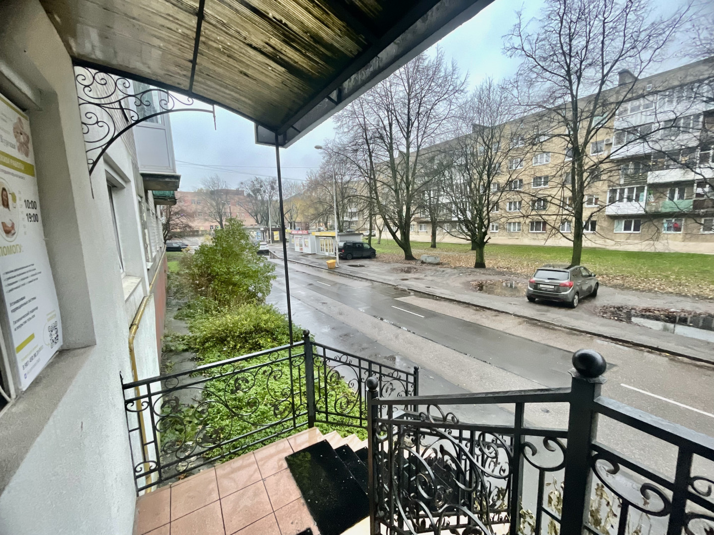 Продам салон 98 м.кв.