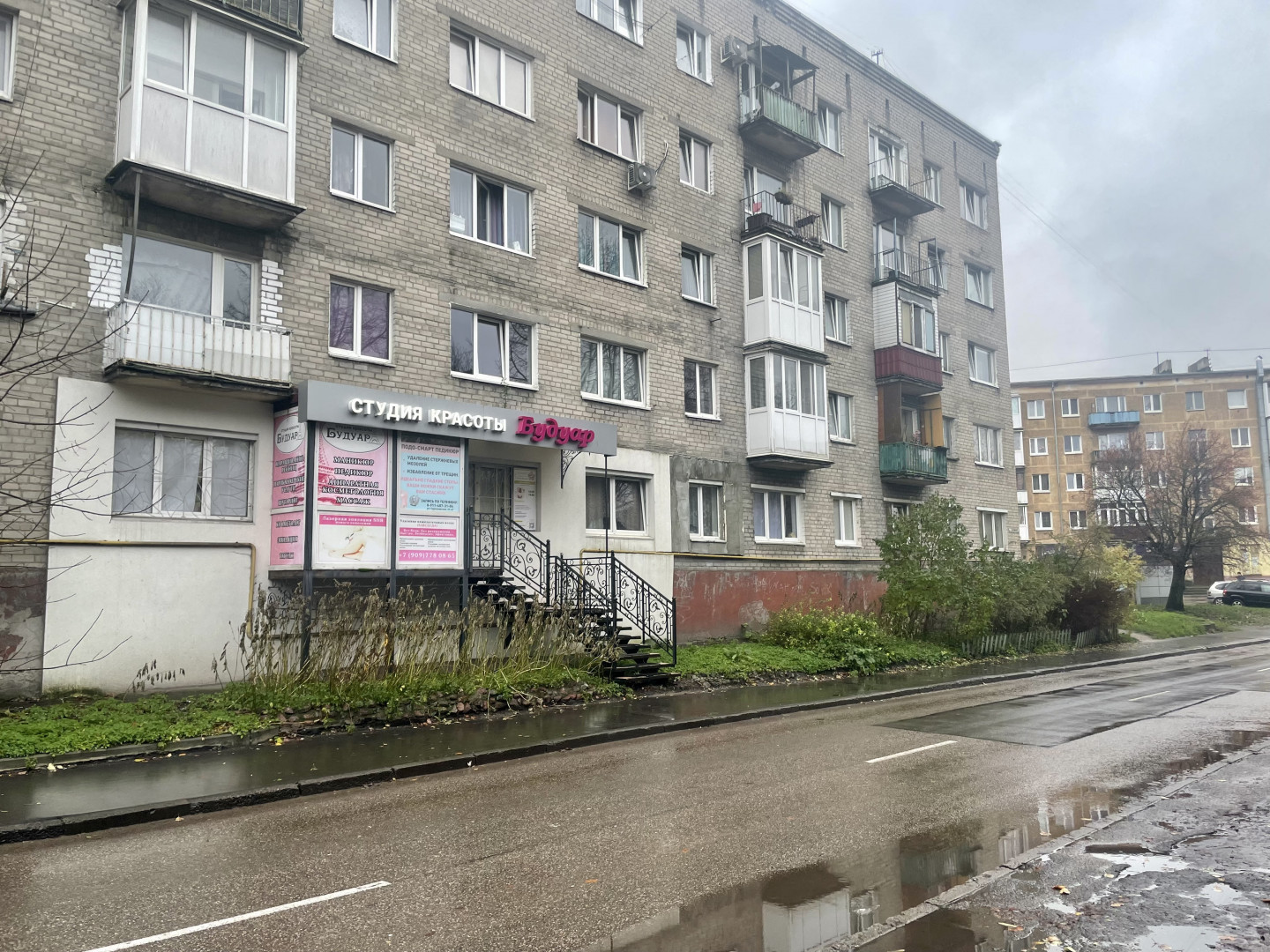 Продам салон 98 м.кв.