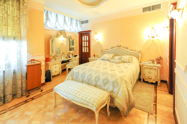 Продам квартиру в Москве по адресу Земледельческий пер, 11, площадь 414 квм Недвижимость Москва (Россия) На 5 этаже особняка 2004 года постройки, продаются апартаменты площадью 414 кв