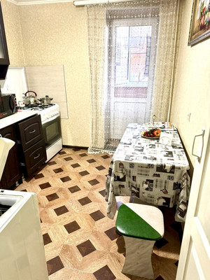Продам квартиру в Апшеронске по адресу Ворошилова ул, 36, площадь 447 квм Недвижимость Краснодарский край (Россия) 	Застеклённая, тёплая лоджия