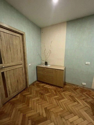Продам квартиру в Москве по адресу Дубининская ул, 11, площадь 598 квм Недвижимость Москва (Россия)  Две большие изолированные комнаты, просторный коридор, большая кухня, раздельный с/у