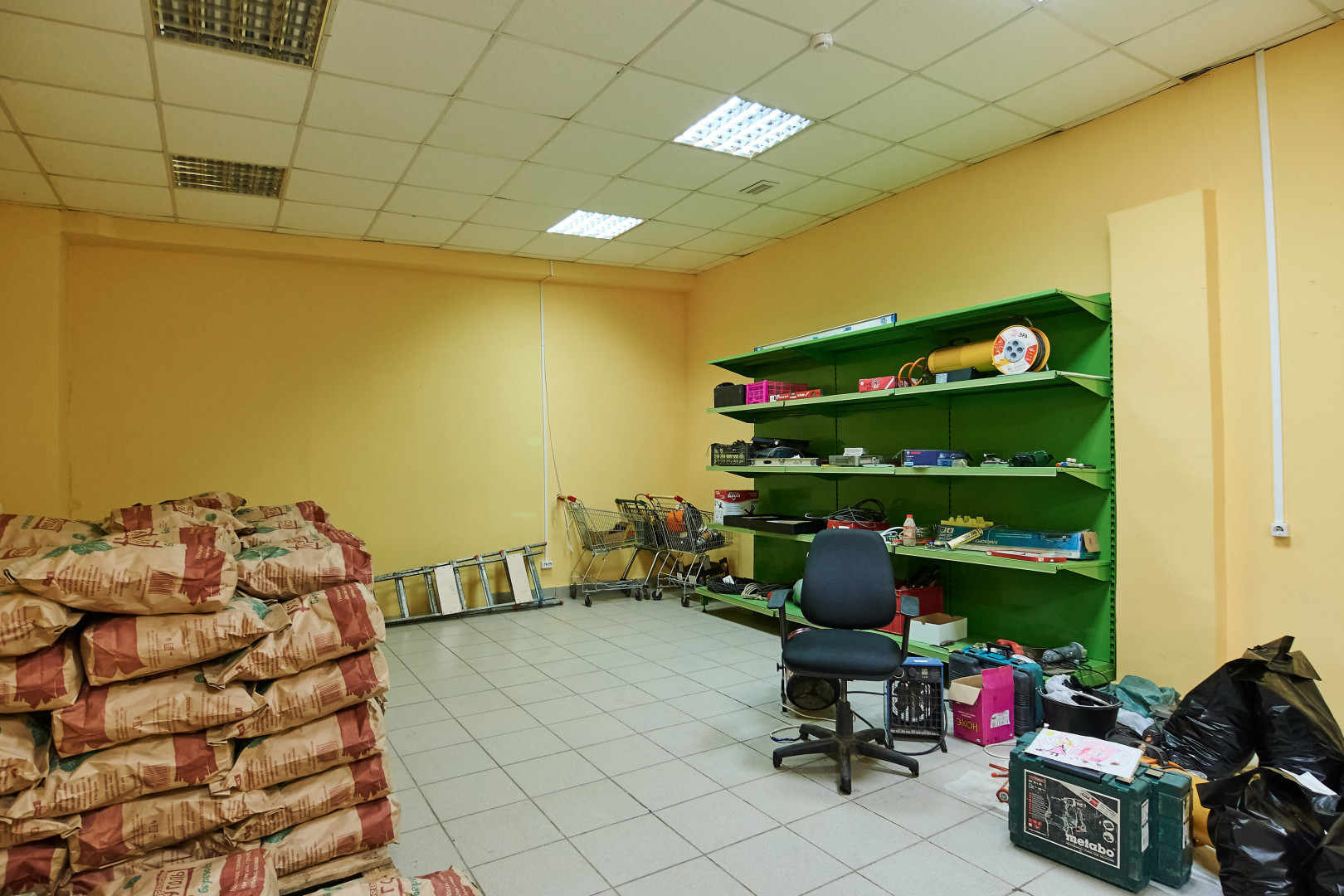 Сдам в аренду магазин 820 м.кв.