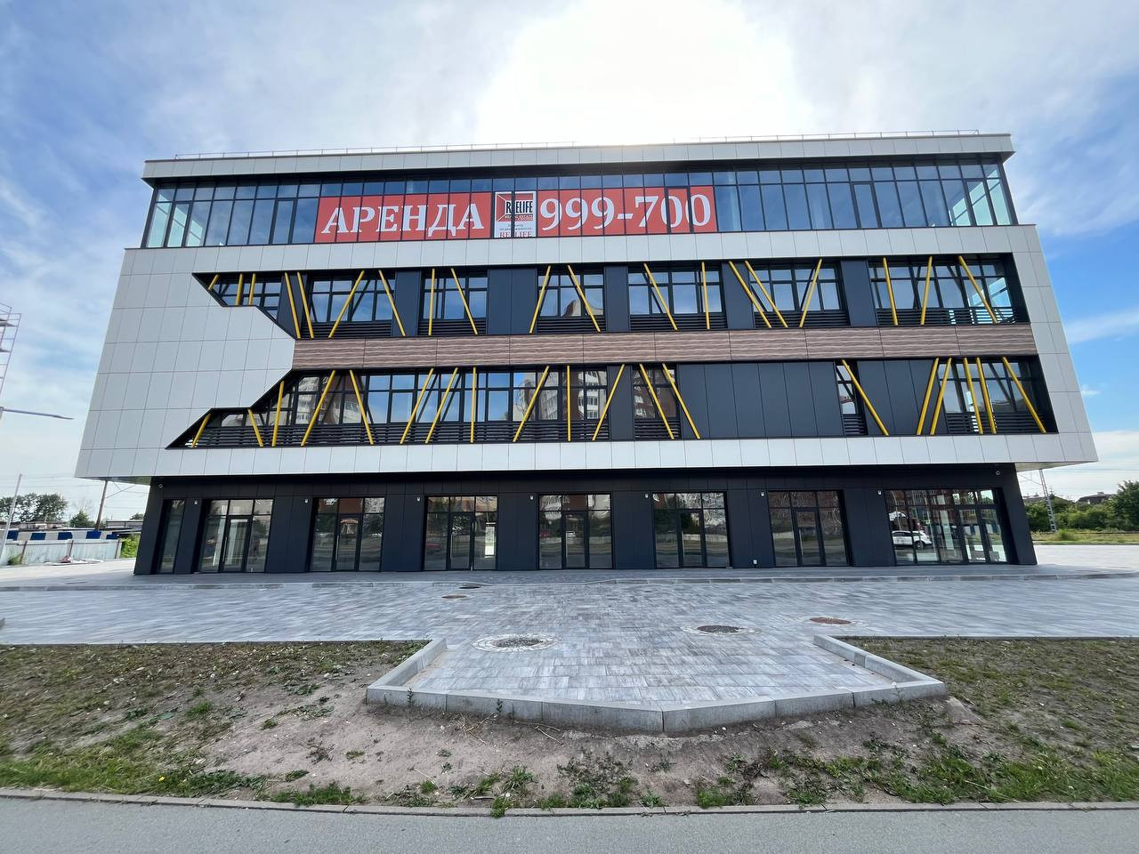 Сдам в аренду офис 2008 м.кв.