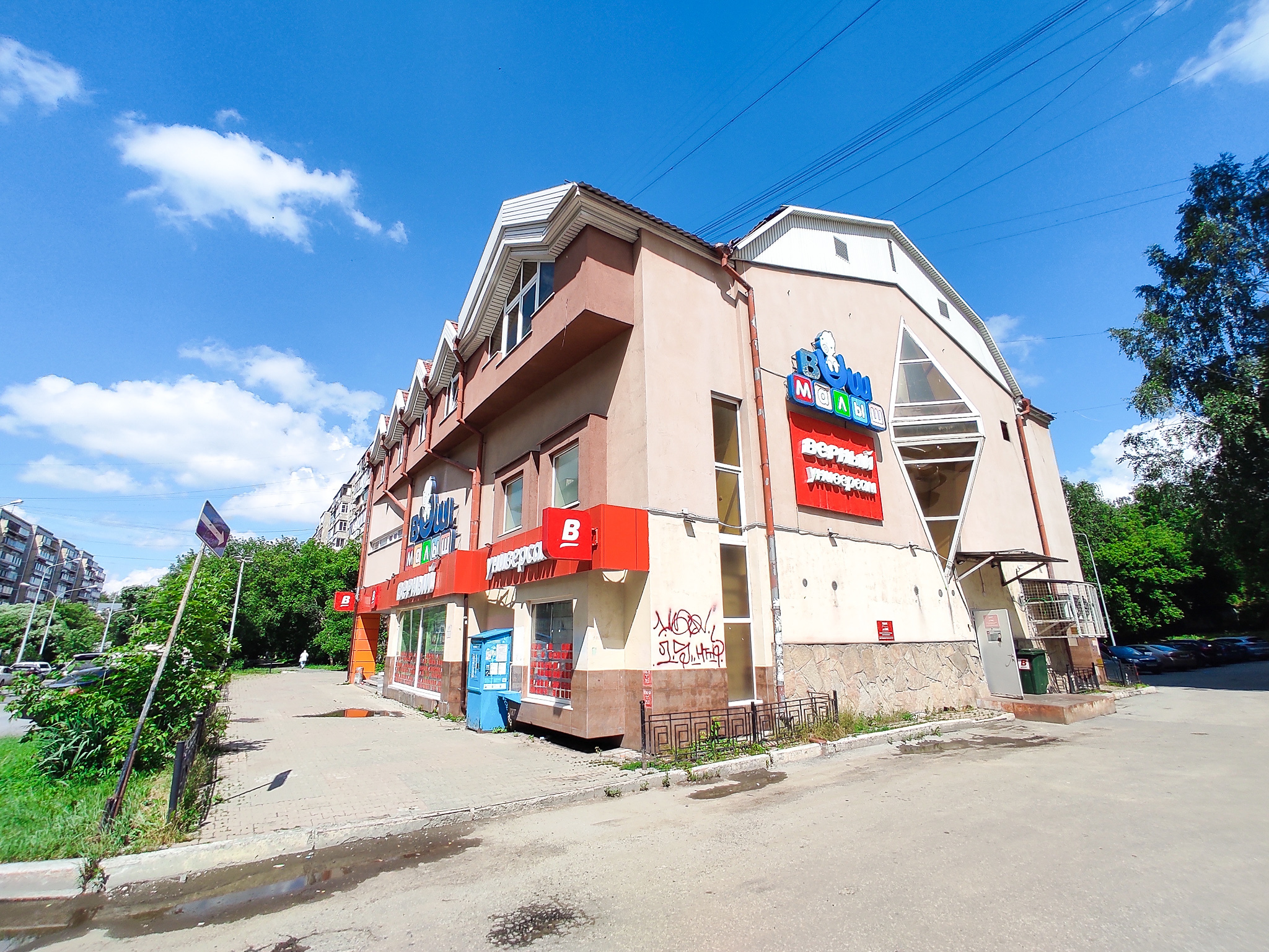 Сдам в аренду магазин 276 м.кв.