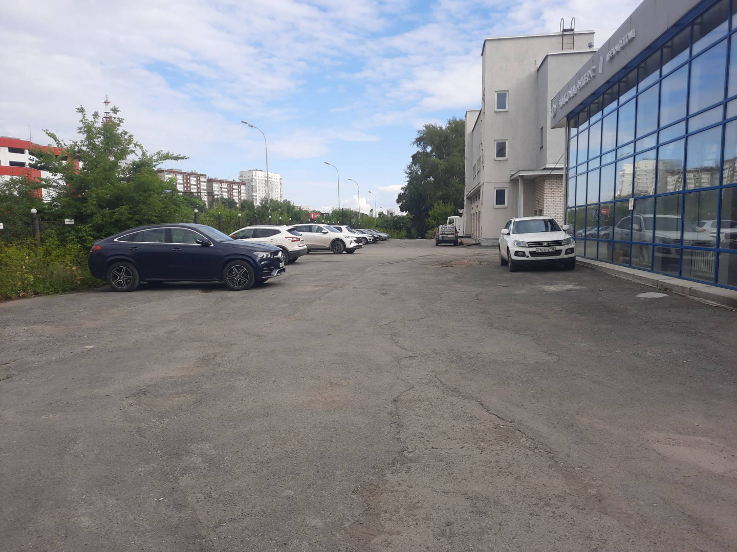 Продам магазин 680 м.кв.
