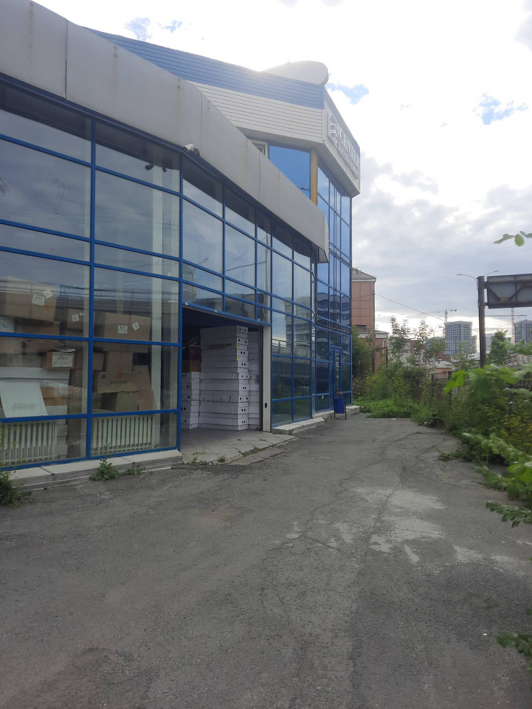 Продам магазин 680 м.кв.