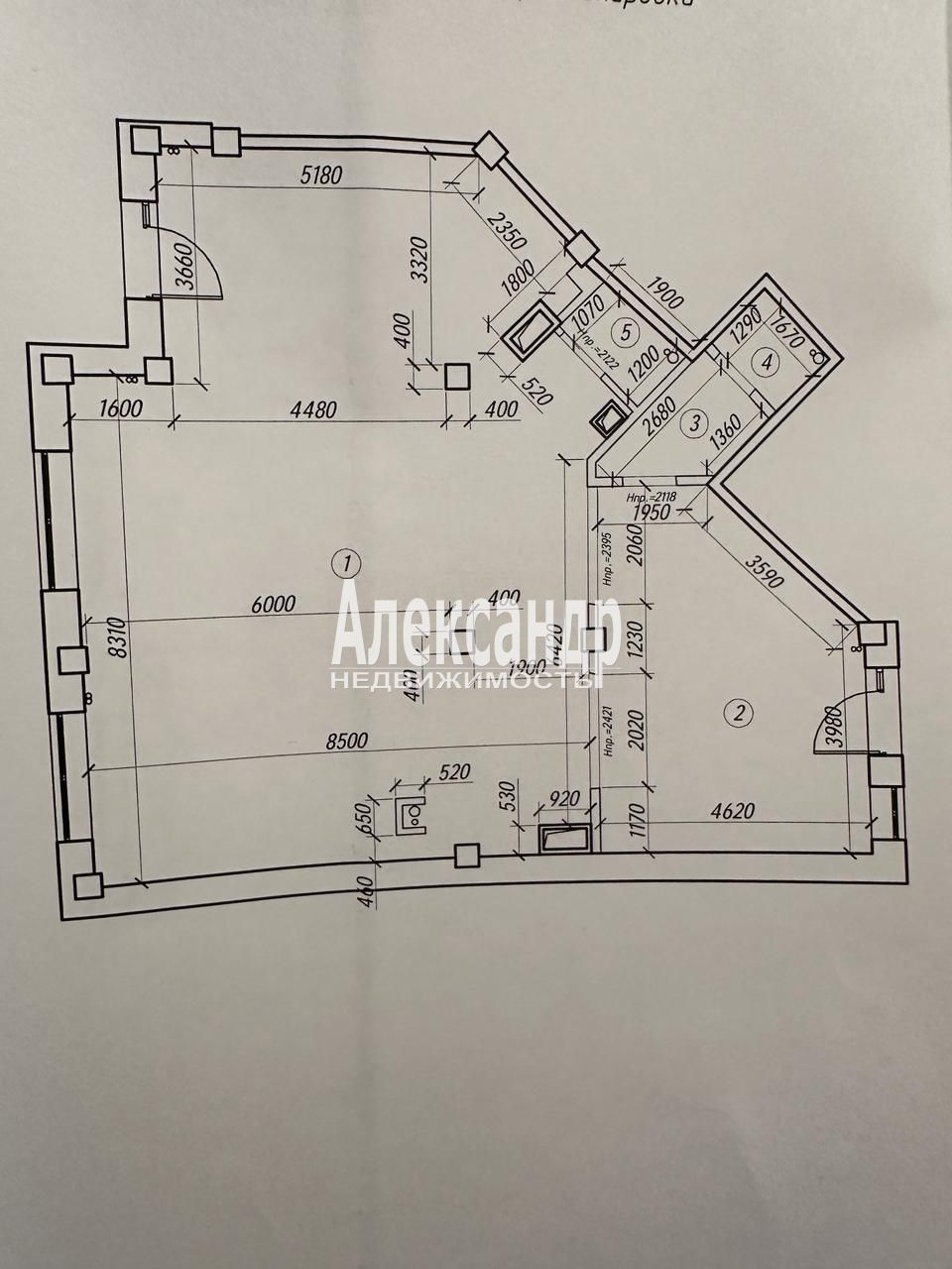 Продам салон 122.3 м.кв.