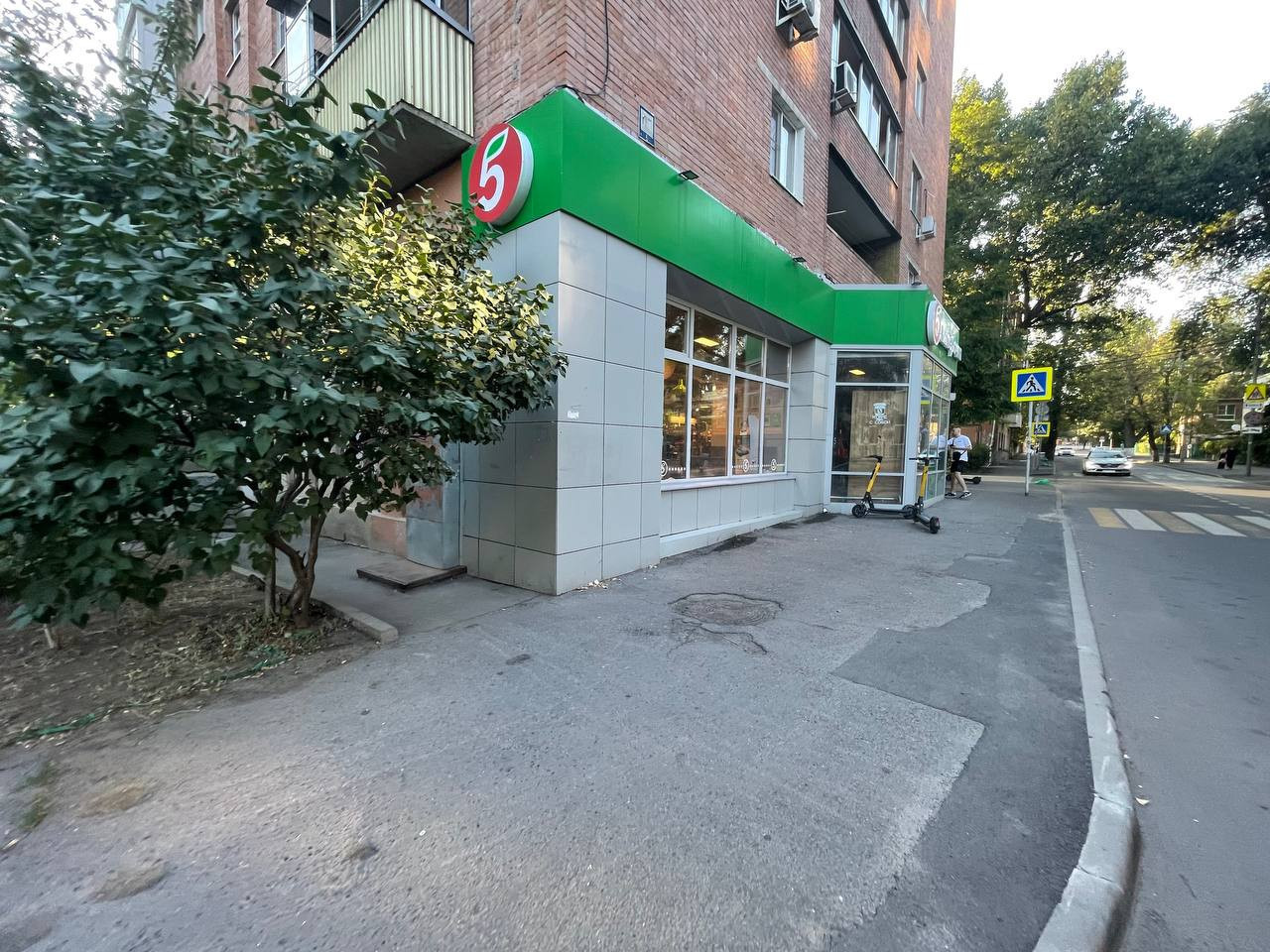 Продам магазин 450 м.кв.