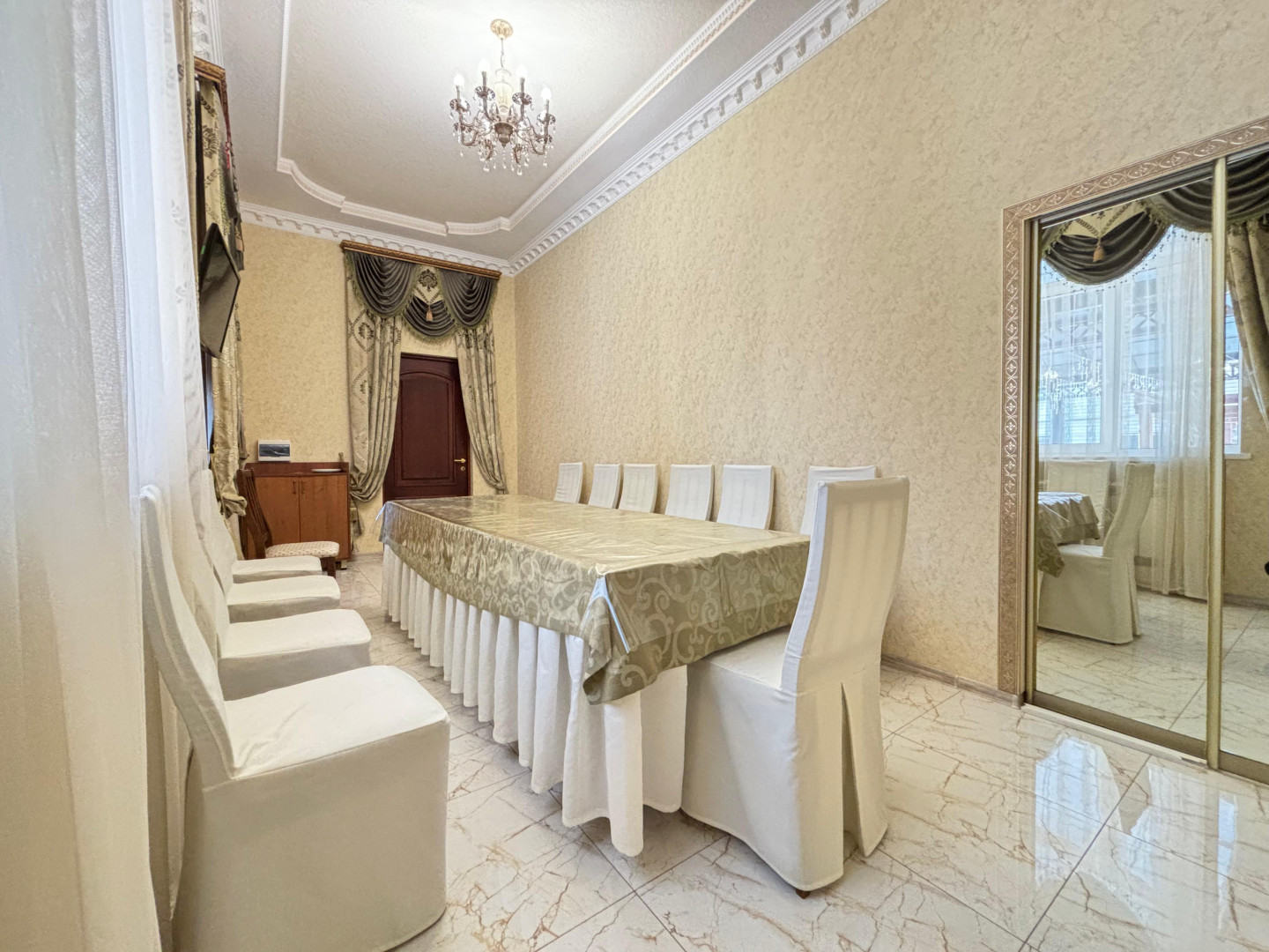Продам магазин 1200 м.кв.