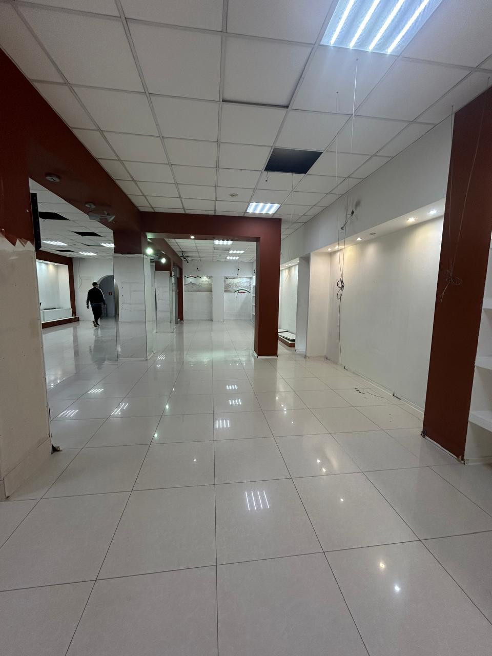 Сдам в аренду магазин 322.8 м.кв.