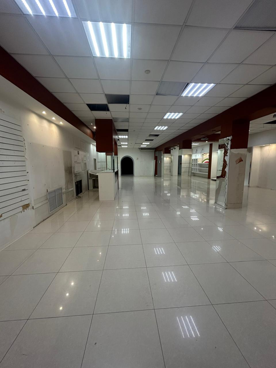 Сдам в аренду магазин 322.8 м.кв.