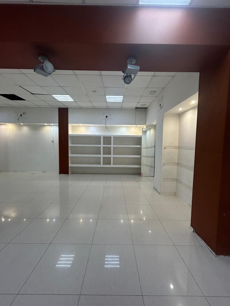 Сдам в аренду магазин 322.8 м.кв.