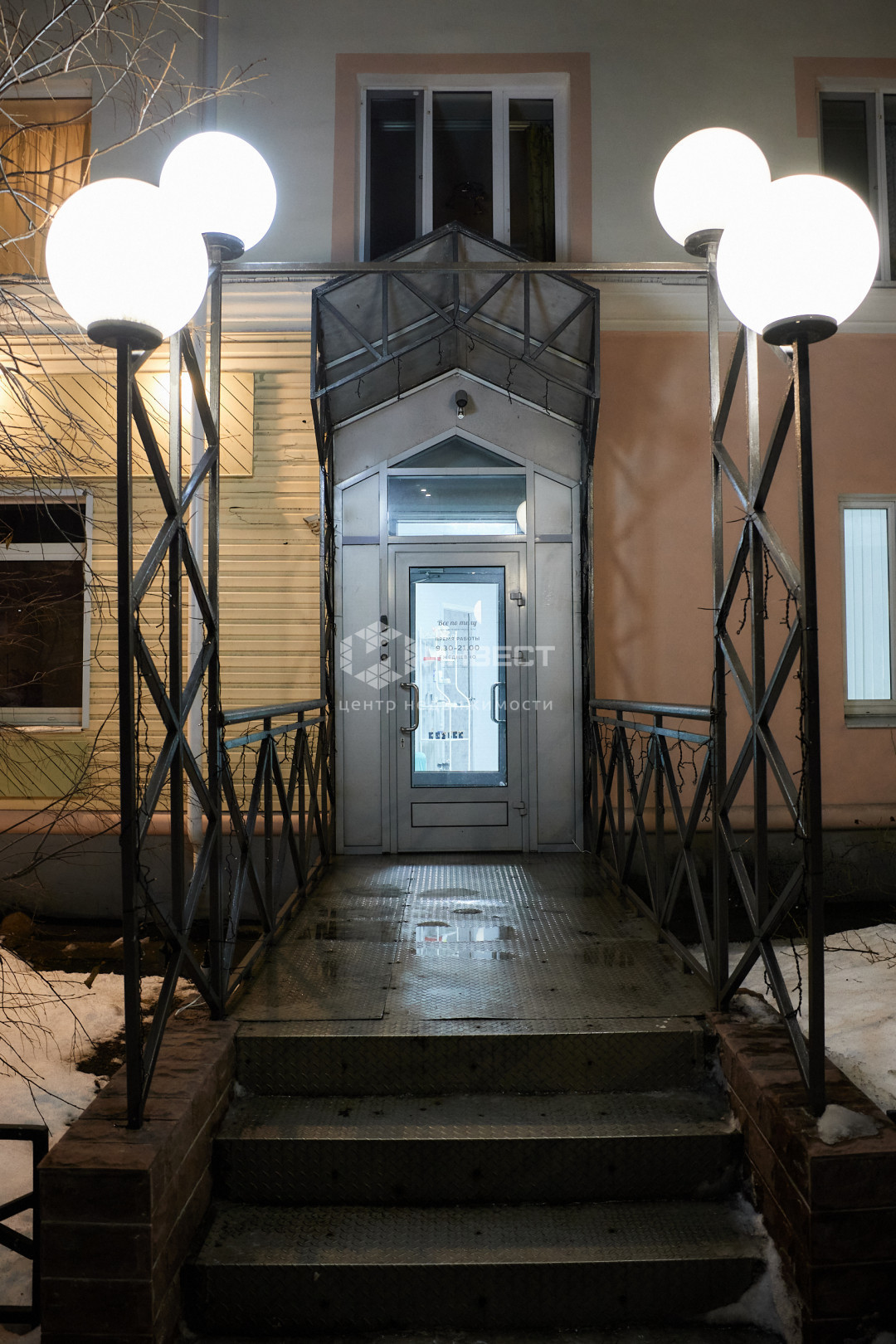 Продам салон 109 м.кв.