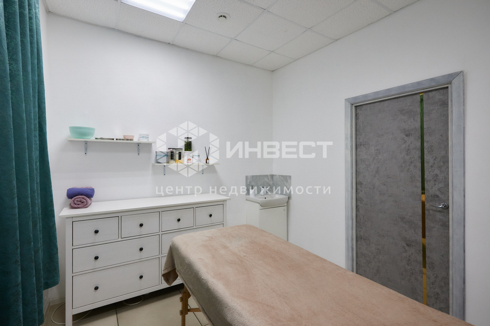 Продам салон 109 м.кв.