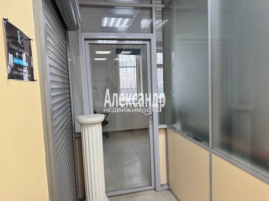 Фото: Сдаётся коммерческое помещение 20 кв.м у метро Площадь Ленина в Санкт-Петербурге! test